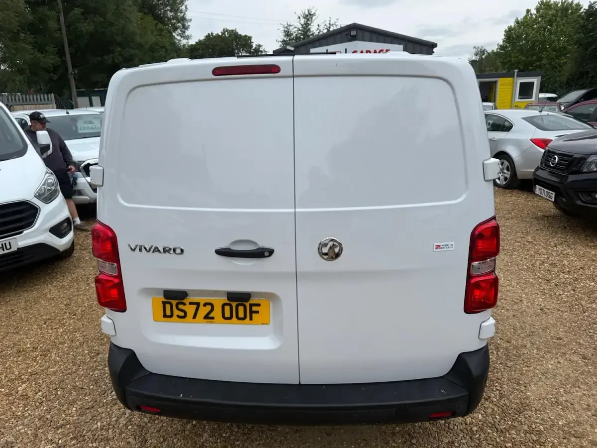 Used Vauxhall Vivaro S 150 HP (110 kW) 2020 White MPV