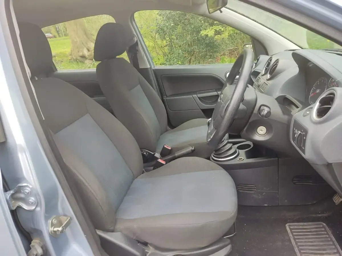 Used Ford Fiesta Zetec 75 HP (55 kW) 2006 Blue Hatchback