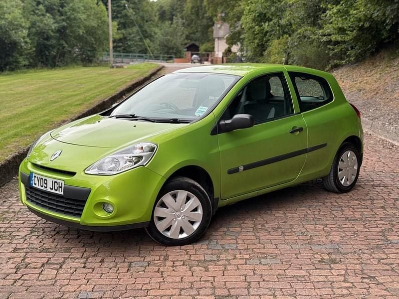 Green Used 2009 Renault Clio II Extreme Hatchback | £3,000 (Fair price) - Image 1/4