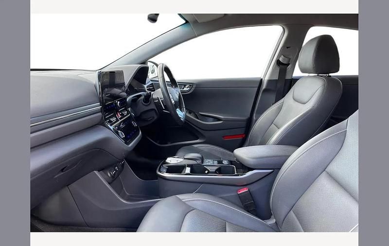 Used Hyundai Ioniq Premium SE 100 kW (136 HP) 2022 White Hatchback