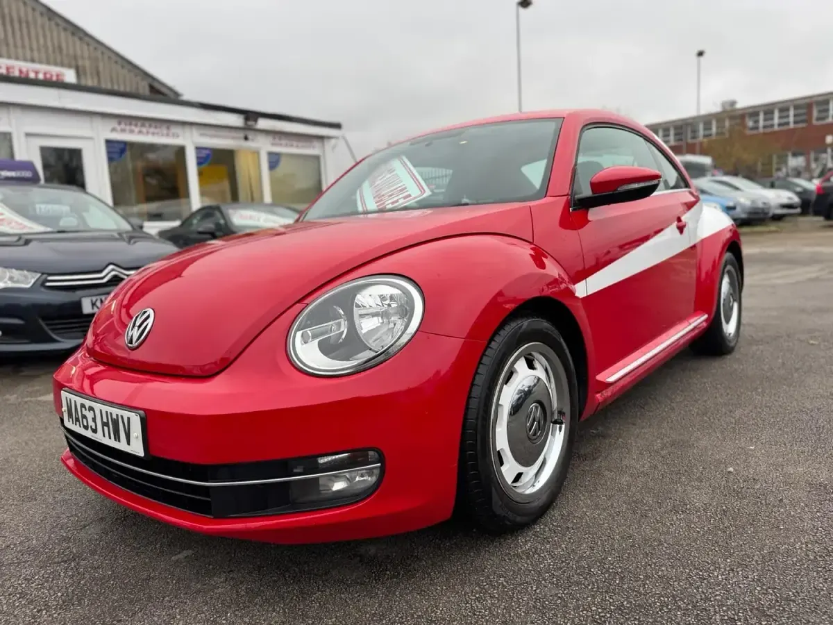 Usado VW Beetle Design 105 HP (77 kW) 2013 Vermelho Citadino