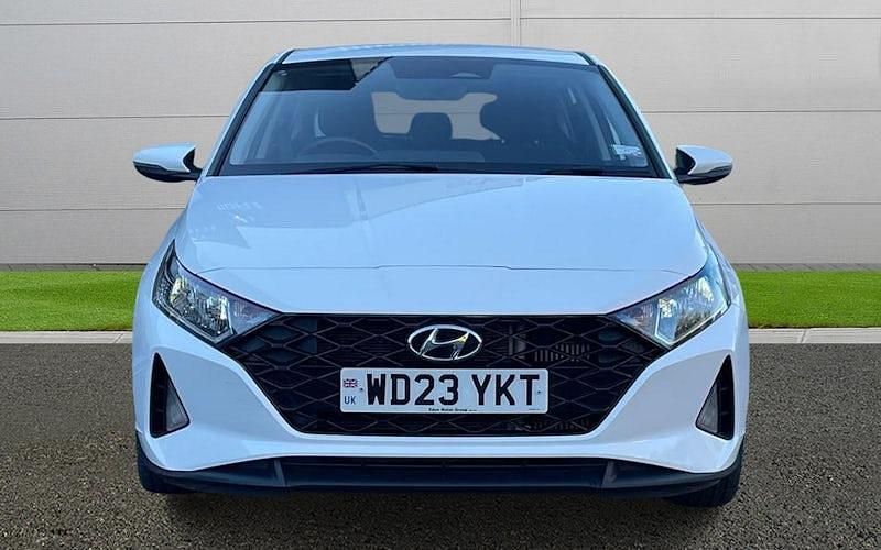 Used Hyundai i20 SE 101 HP (74 kW) 2023 White Hatchback