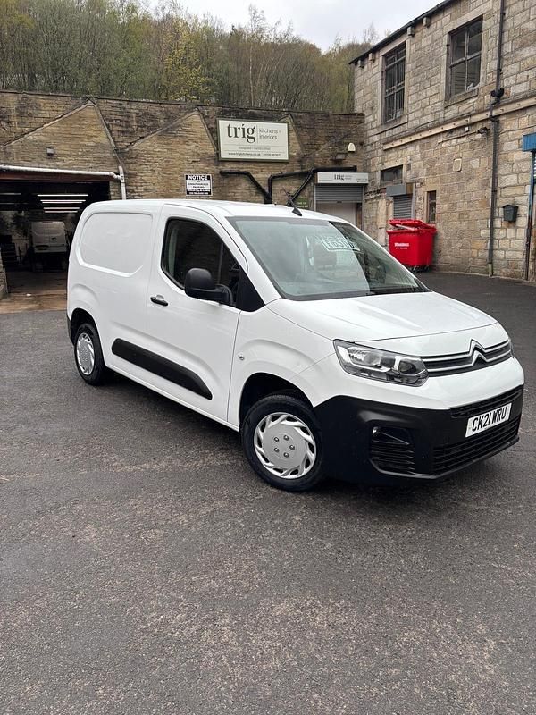 Used Citroën Berlingo 75 HP (55 kW) 2021 White MPV