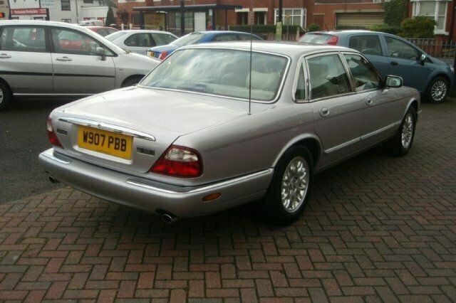Used Jaguar XJ8 240 HP (176 kW) 2000 Sedan