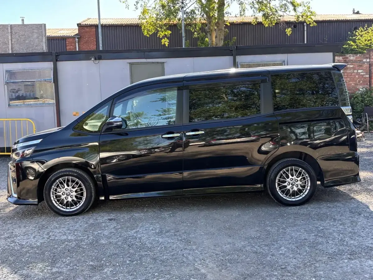 Usado Toyota Noah 2026 Negro
