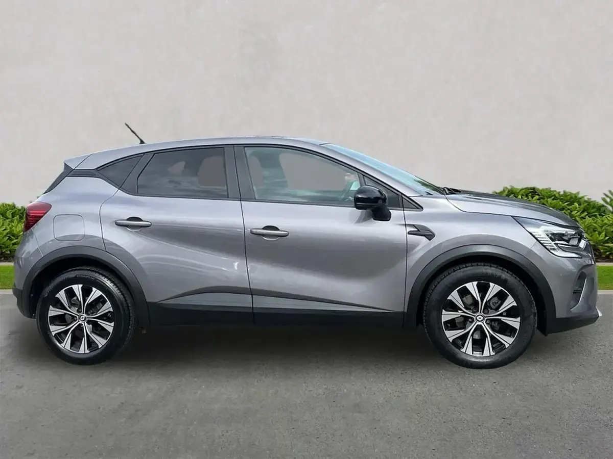 Begagnad Renault Captur Evolution 145 HK (106 kW) 2023 Grå SUV