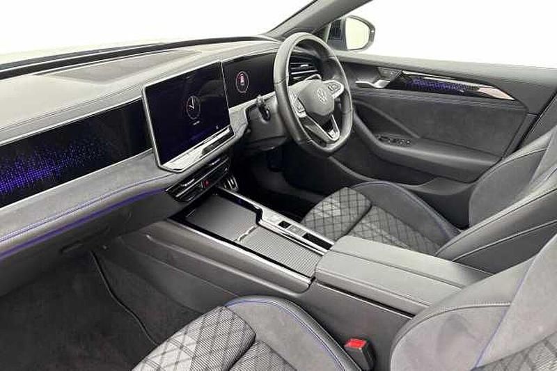 Begagnad VW Passat R-line 272 HK (200 kW) 2024 Silver Kombi