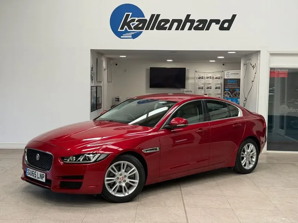 Used Jaguar XE Prestige 200 HP (147 kW) 2015 Red Sedan