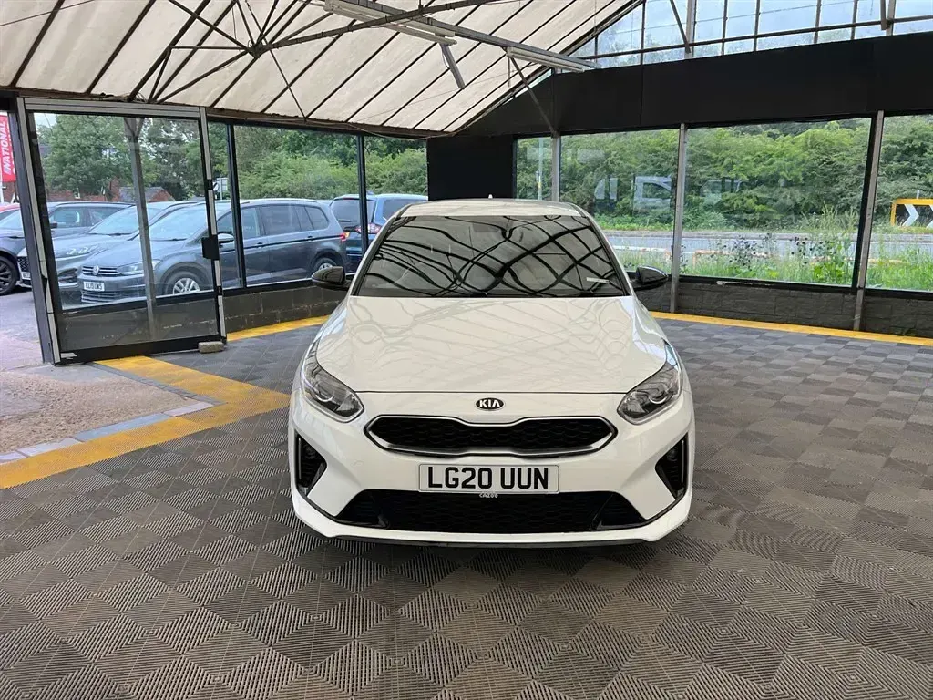 Used Kia Ceed GT-Line 134 HP (98 kW) 2020 White Hatchback