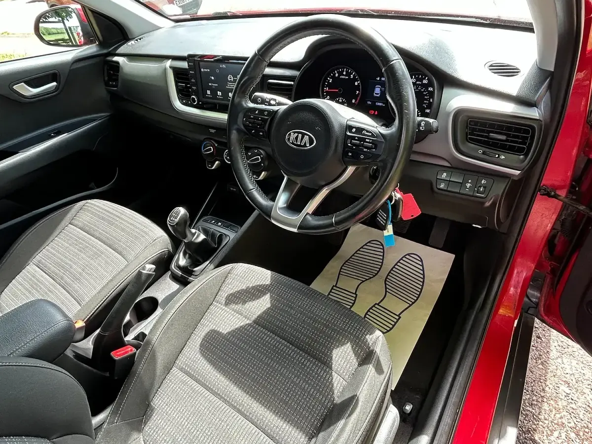 Used Kia Stonic 100 HP (73 kW) 2019 Red SUV