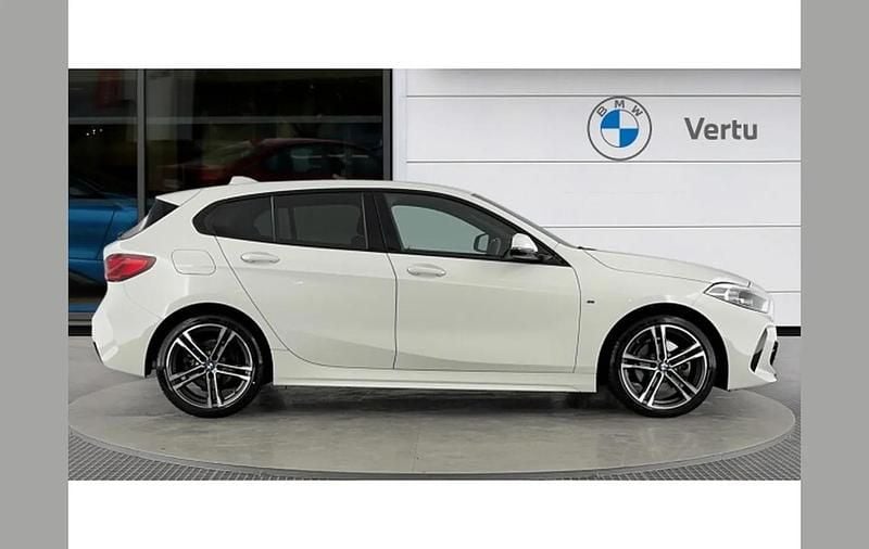 Used BMW 118 M Sport 140 HP (102 kW) 2023 White Hatchback