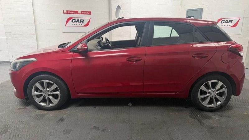 Used Hyundai i20 SE 100 HP (73 kW) 2016 Red Hatchback