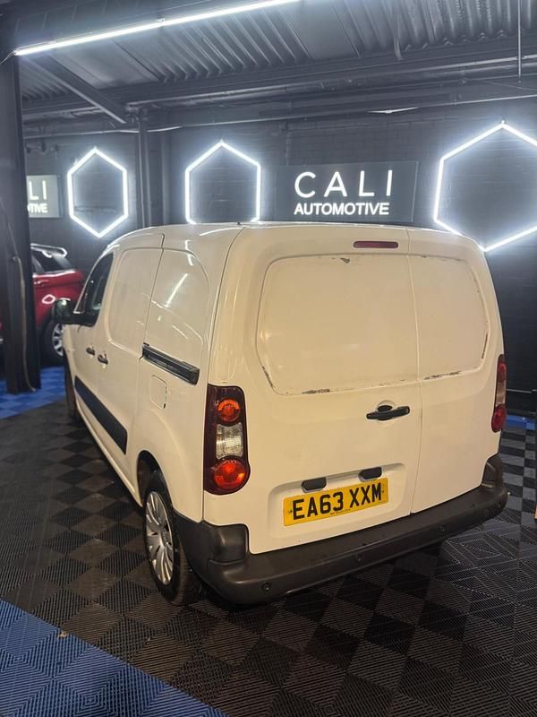 Used Citroën Berlingo 75 HP (55 kW) 2013 White MPV