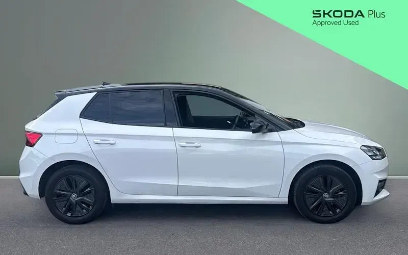 Used Skoda Fabia Colour Edition 110 HP (80 kW) 2023 White Hatchback