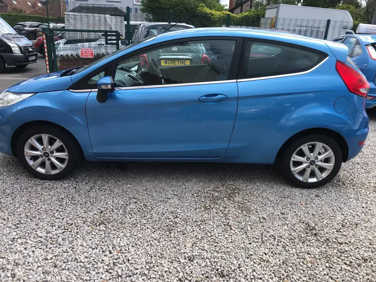 Used Ford Fiesta Zetec 2011 Blue Hatchback