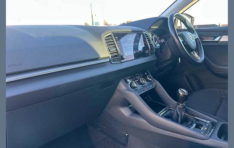 Used Skoda Karoq SE 116 HP (85 kW) 2019 Candy white SUV