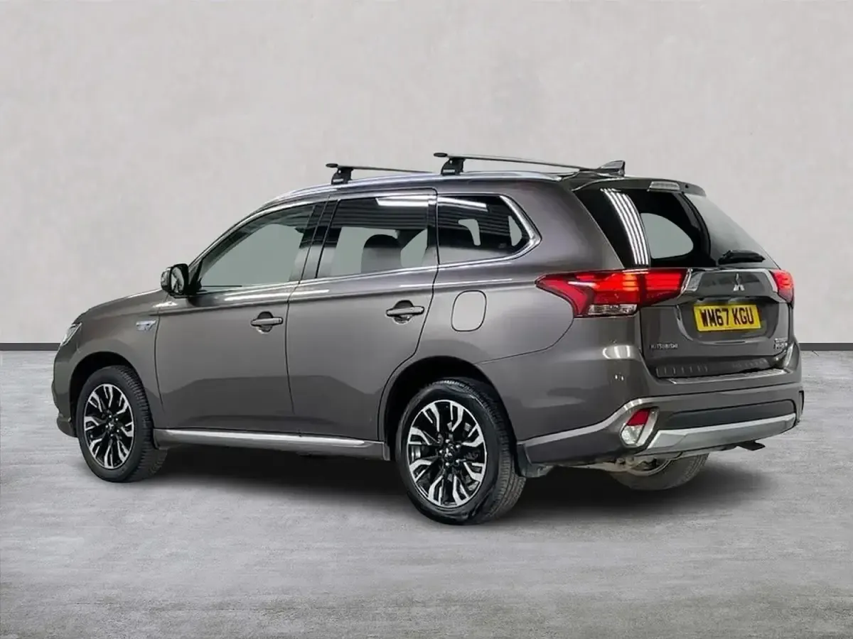 Used Mitsubishi Outlander P-HEV 200 HP (147 kW) 2017 Brown SUV