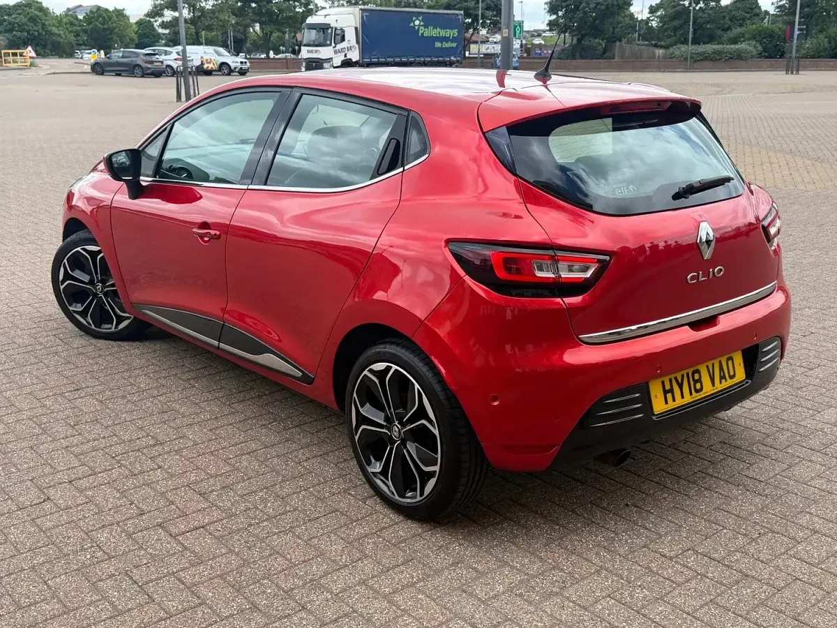 Used Renault Clio Signature 2018 Red Hatchback