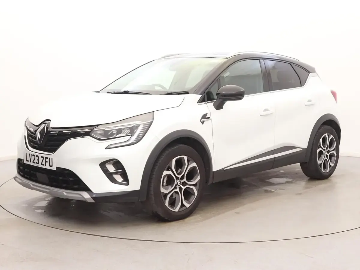 Used Renault Captur Techno 91 HP (66 kW) 2023 White/black SUV
