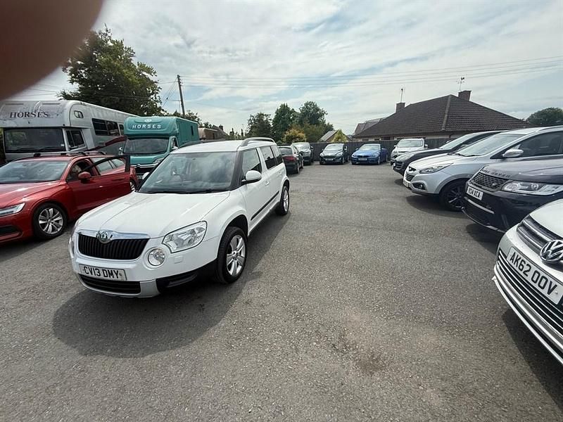 White Used 2013 Skoda Yeti SE SUV | £4,995 (Fair price) - Image 1/4
