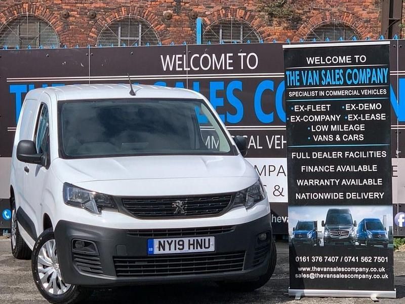 White Used 2019 Peugeot Partner MPV | £7,544 (Good price) - Image 1/4