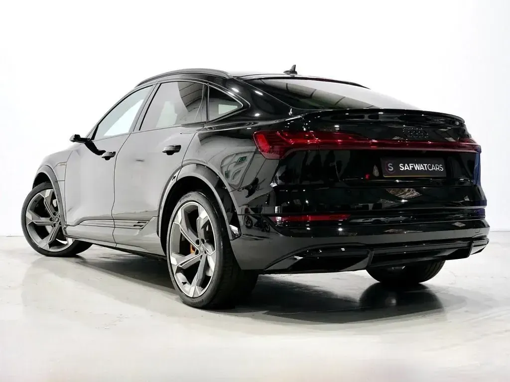 Usado Audi e-tron Comfort 369 kW (503 CV) 2023 Negro SUV