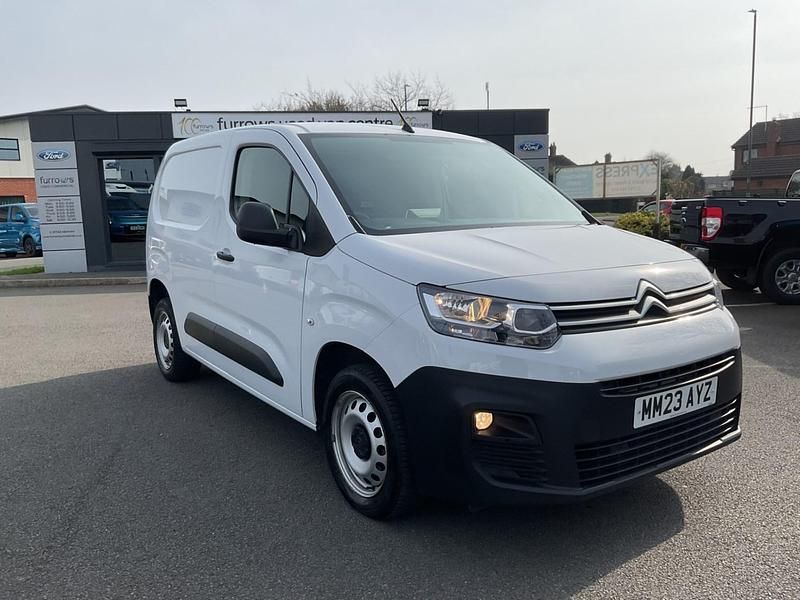 Used Citroën Berlingo 100 HP (73 kW) 2023 White MPV