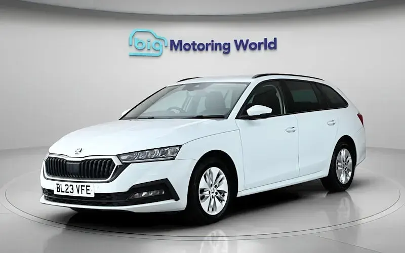 Used Skoda Octavia SE Technology 110 HP (80 kW) 2023 White Estate