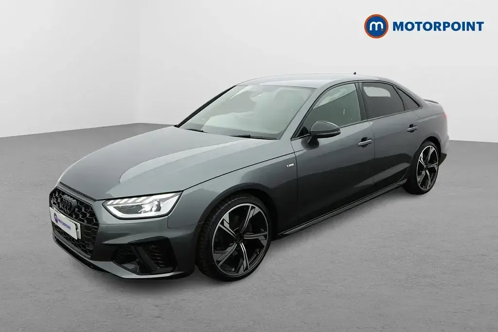 Begagnad Audi A4 Black Edition 2023 Grå Sedan
