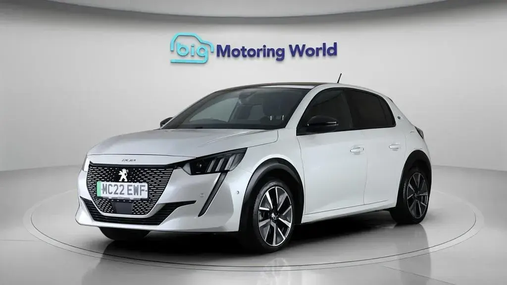 Used Peugeot e-208 Premium 100 kW (136 HP) 2022 White Hatchback