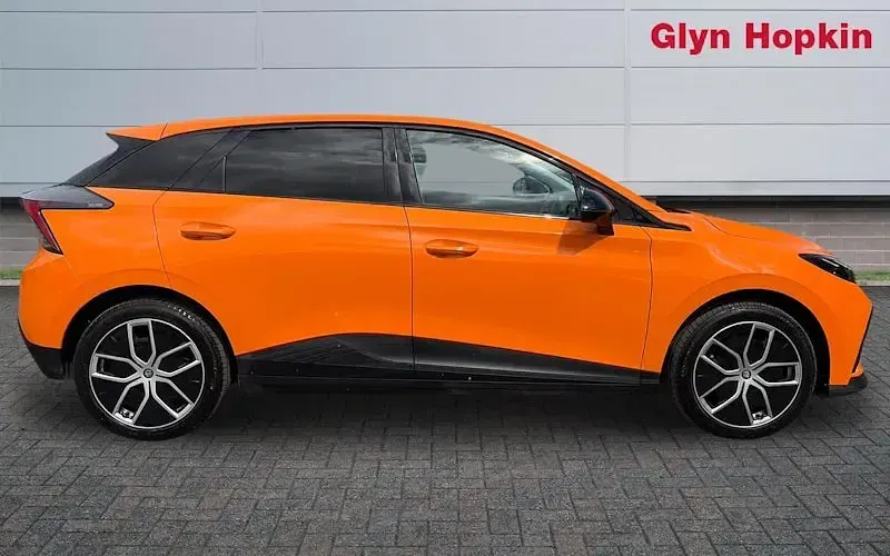 Used MG MG4 EV Trophy 319 kW (435 HP) 2025 Orange Hatchback