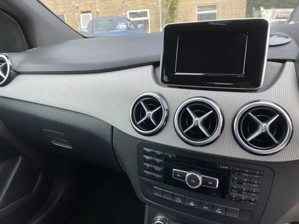 Used Mercedes B180 109 HP (80 kW) 2014 Black Hatchback