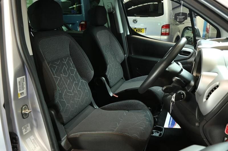 Used Peugeot Partner Tepee Active 98 HP (72 kW) 2018 Silver MPV