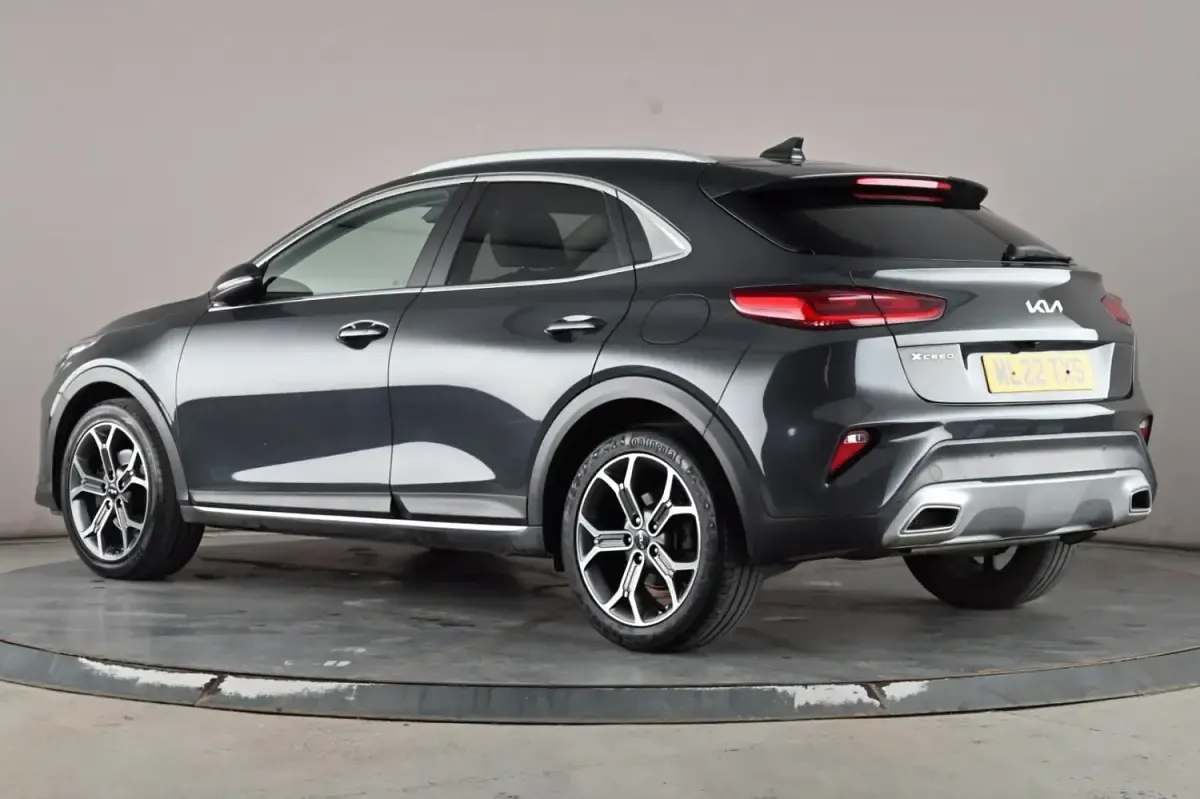 Usado Kia XCeed 158 HP (116 kW) 2022 Cinzento SUV