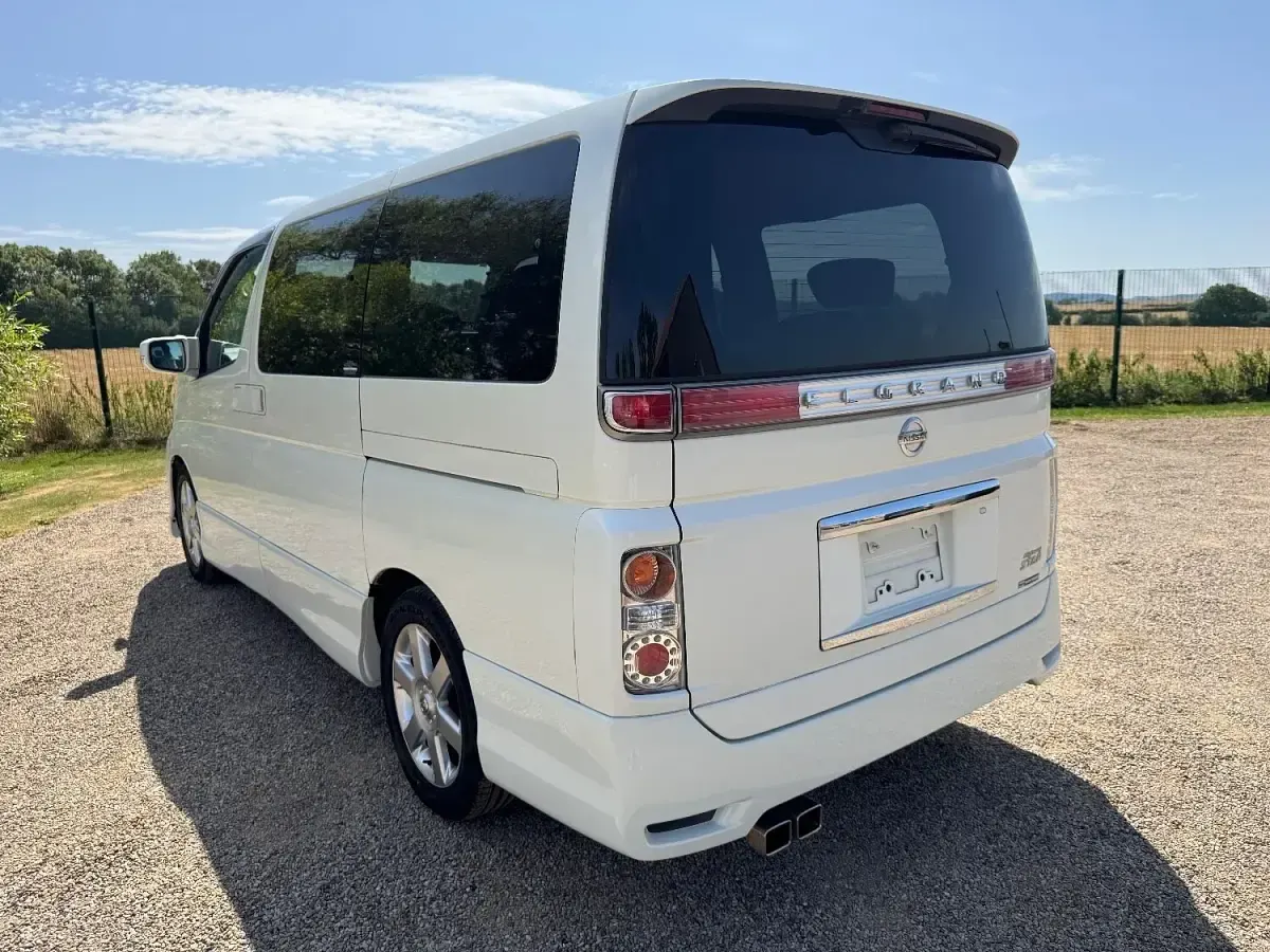 Used Nissan Elgrand 2010 White