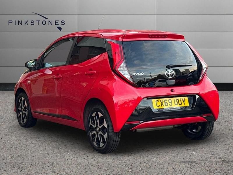 Used Toyota Aygo Trend 72 HP (52 kW) 2019 Red Hatchback