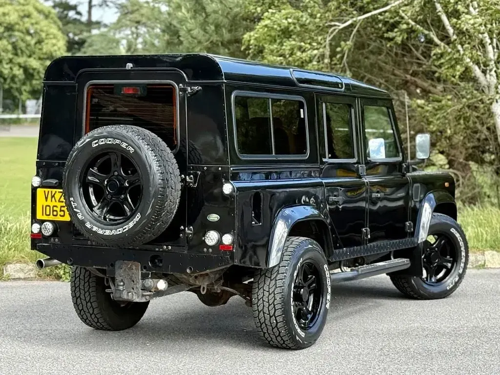 Used Land Rover Defender 122 HP (89 kW) 2008 Black Estate