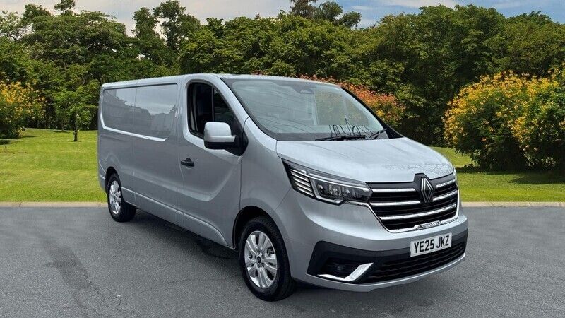 New 2025 Renault Trafic Van | £22,795 - Image 1/4