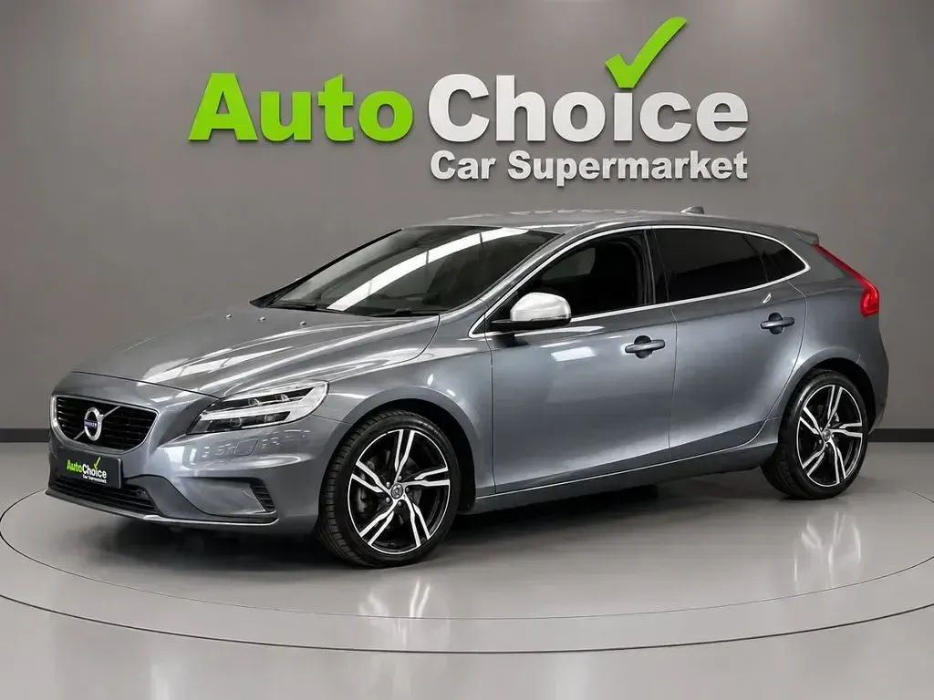Usado Volvo V40 R-Design 122 HP (89 kW) 2019 Cinzento Citadino