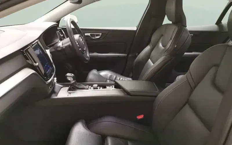 Used Volvo S60 Inscription 250 HP (183 kW) 2019 White Sedan