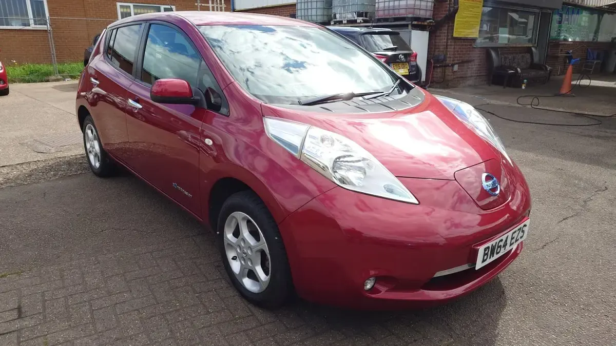 Used Nissan Leaf Acenta 80 kW (109 HP) 2015 Red Hatchback
