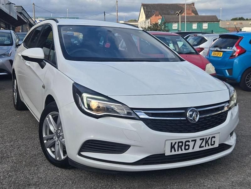White Used 2017 Vauxhall Astra S Estate | £3,995 (Good price) - Image 1/4