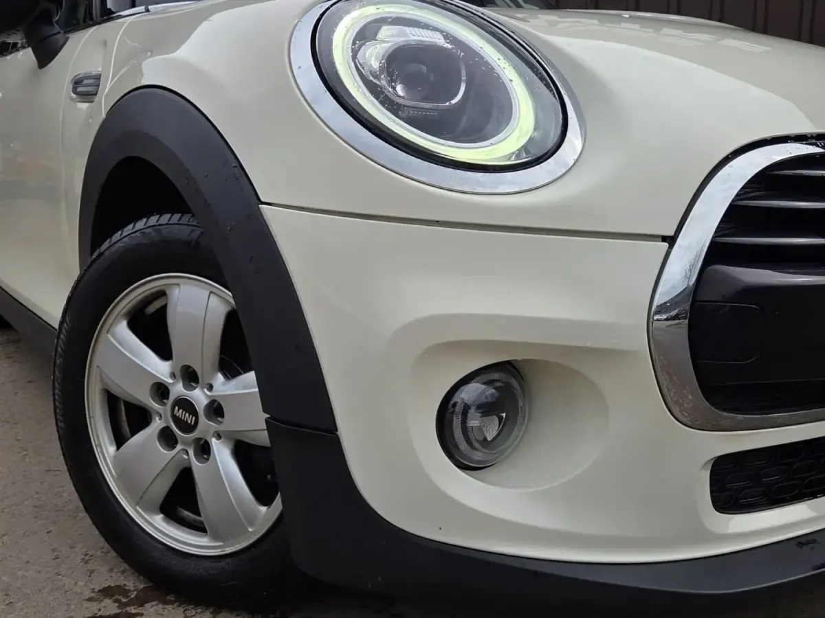 Begagnad Mini Cooper Classic 2020 Vit Halvkombi