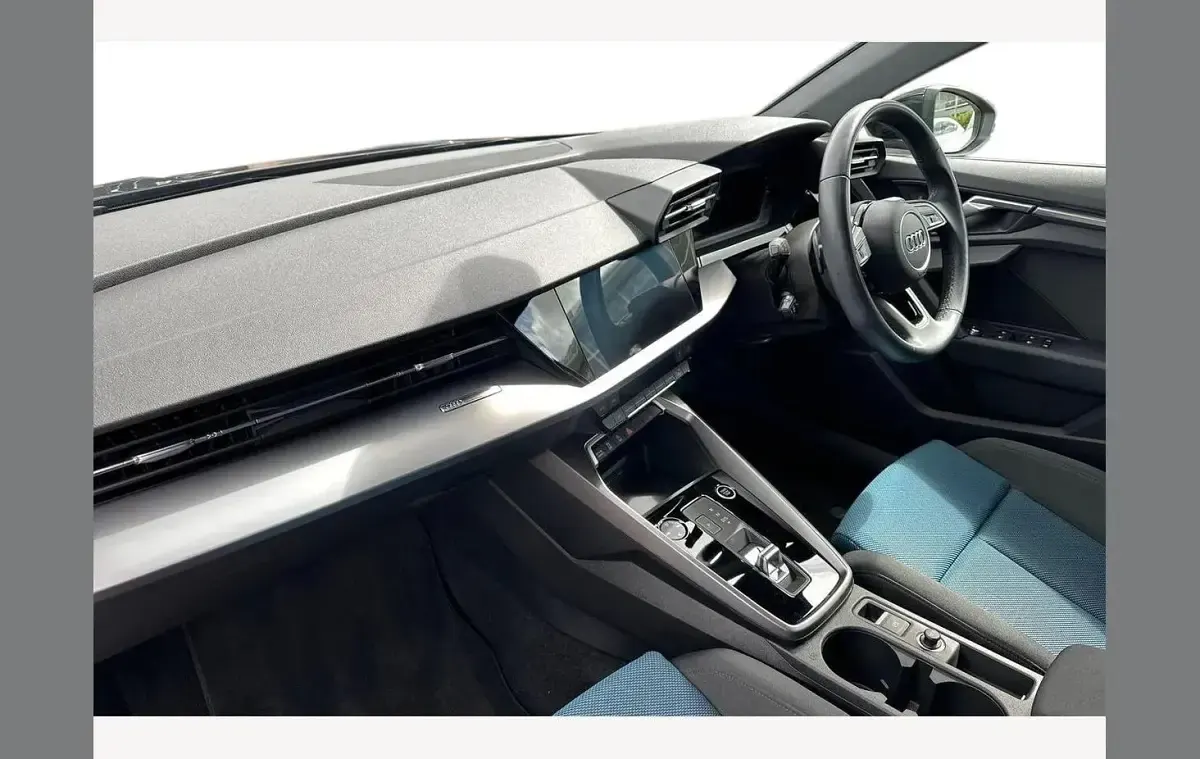 Begagnad Audi A3 Sport 110 HK (80 kW) 2024 Svart Halvkombi