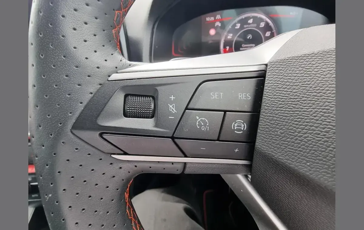 Used Seat Arona FR 115 HP (84 kW) 2025 Red SUV