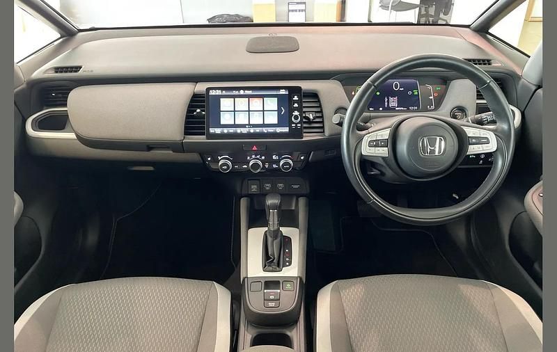 Used Honda Jazz Hybrid 109 HP (80 kW) 2023 White Hatchback