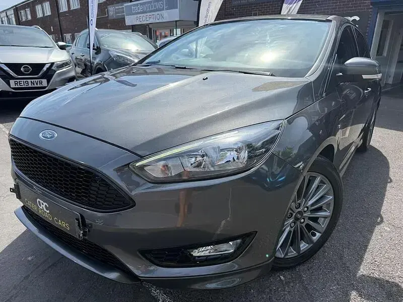 Used Ford Focus ST-Line 140 HP (102 kW) 2018 Grey Hatchback
