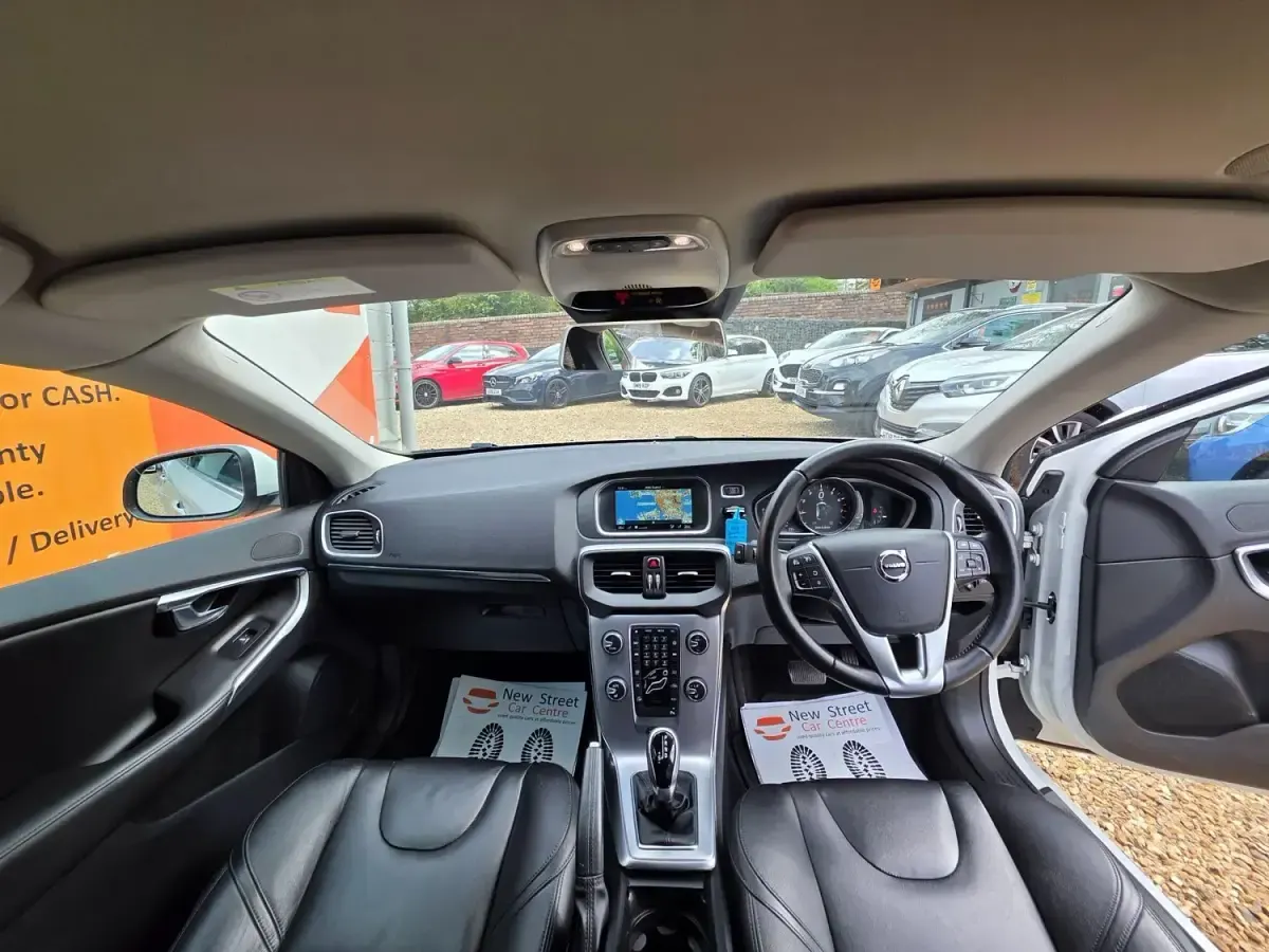 Usado Volvo V40 Inscription 122 CV (89 kW) 2017 Blanco Utilitario