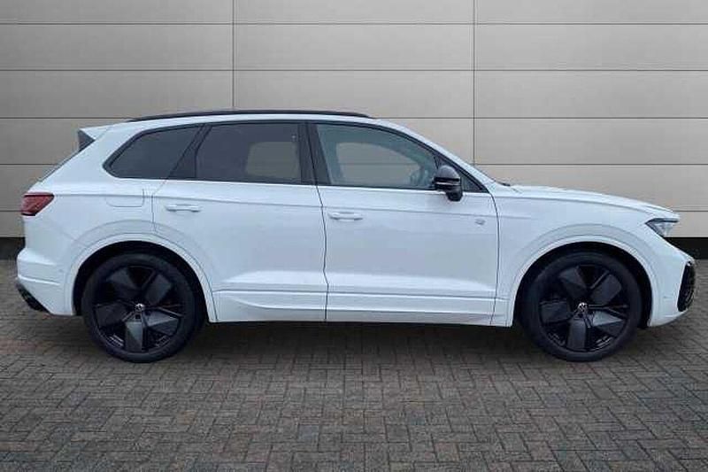 Used VW Touareg Black Edition 286 HP (210 kW) 2024 Pure white SUV