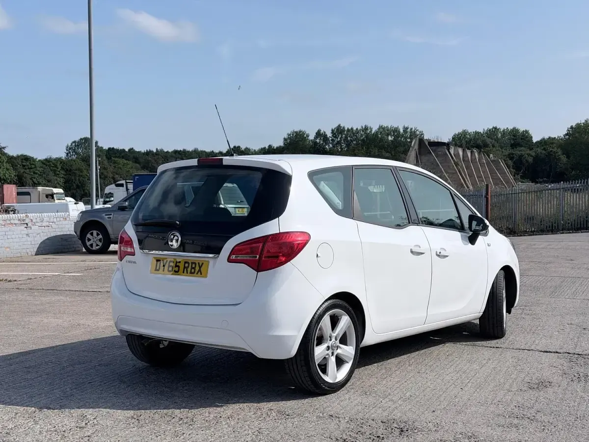 Used Vauxhall Meriva 100 HP (73 kW) 2015 White MPV